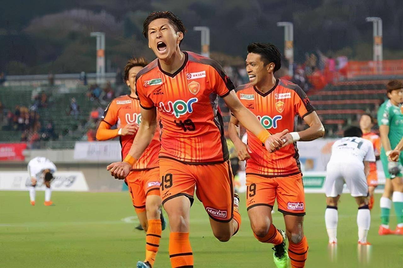 包含鹿岛鹿角阵容磨合加速，迎接严峻挑战的词条
