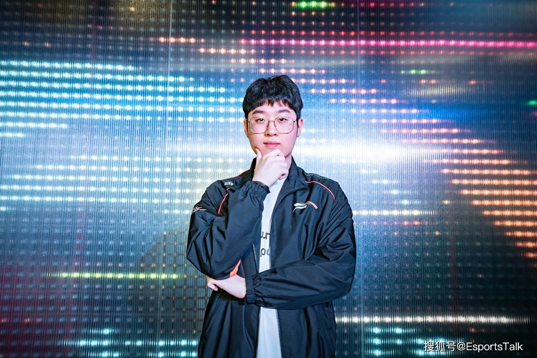 开运体育登录-LPL首次抗韩成功！Zeus惨被牺牲，AL冠军上单发威，决胜局淘汰HLE